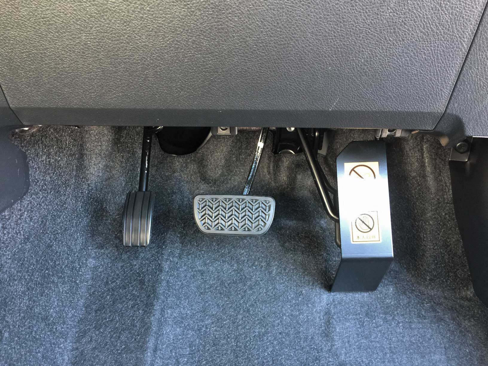 トヨタ シエンタ 左足アクセルペダル（LA-1） | 運転する喜びを